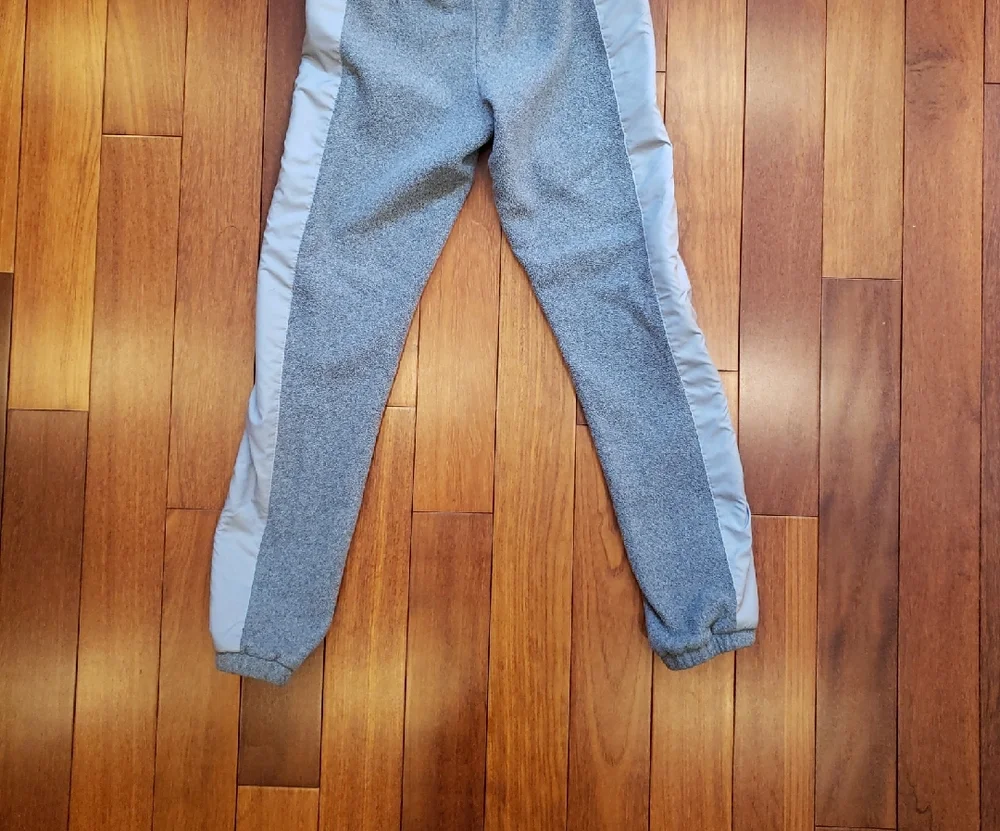North Face Boy's Medium Fleece Pants. Gray